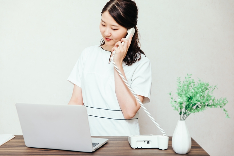 クリニック専用AIチャットボットが、受付と集患をつなぐ